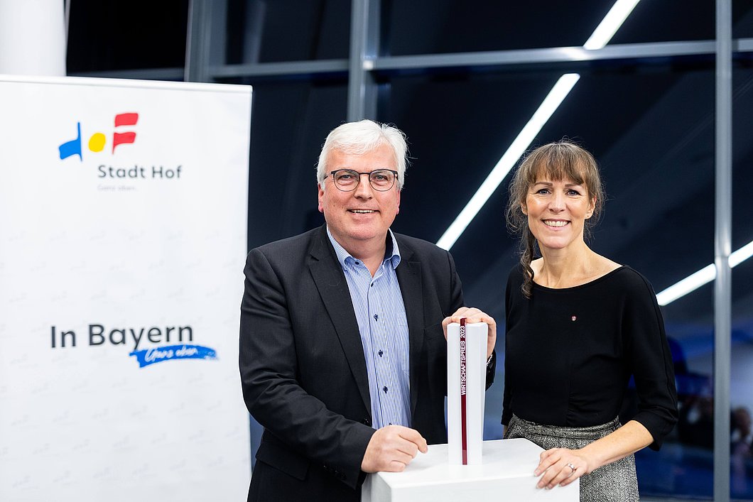 Wirtschaftspreisträger Thomas Lang mit Oberbürgermeisterin Eva Döhla 